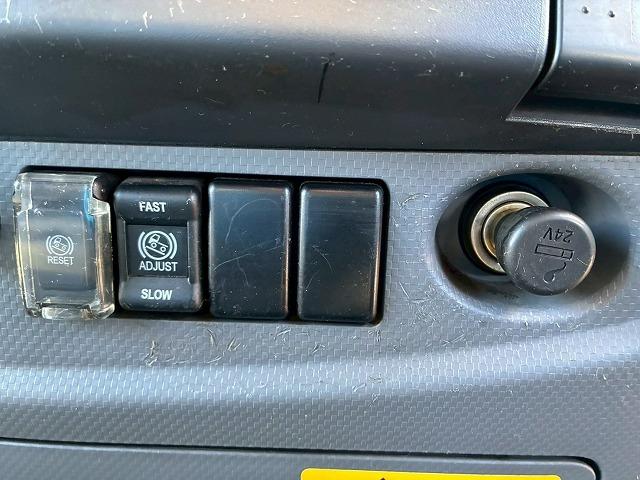 フォワード 　車検整備付　令和８年３月迄　Ｈ２２年式　いすゞ　アルミウイング　ワンオーナー　フルキャブ　ベッド付き　後輪エアサス　日本フルハーフ　６２００　標準幅　６速　ＭＴ　マニュアル　４ｔ　８ｔ　中型（45枚目）