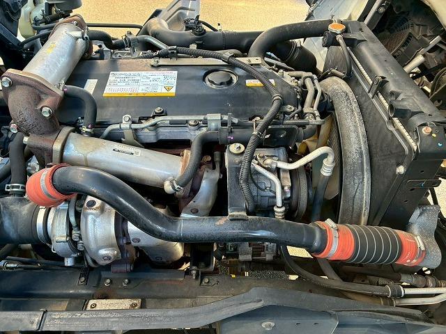 フォワード 　車検整備付　令和８年３月迄　Ｈ２２年式　いすゞ　アルミウイング　ワンオーナー　フルキャブ　ベッド付き　後輪エアサス　日本フルハーフ　６２００　標準幅　６速　ＭＴ　マニュアル　４ｔ　８ｔ　中型（57枚目）