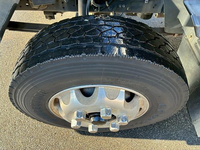 フォワード 　車検整備付　令和８年３月迄　Ｈ２２年式　いすゞ　アルミウイング　ワンオーナー　フルキャブ　ベッド付き　後輪エアサス　日本フルハーフ　６２００　標準幅　６速　ＭＴ　マニュアル　４ｔ　８ｔ　中型（60枚目）