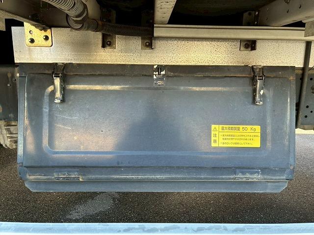 フォワード 　車検整備付　令和８年３月迄　Ｈ２２年式　いすゞ　アルミウイング　ワンオーナー　フルキャブ　ベッド付き　後輪エアサス　日本フルハーフ　６２００　標準幅　６速　ＭＴ　マニュアル　４ｔ　８ｔ　中型（66枚目）