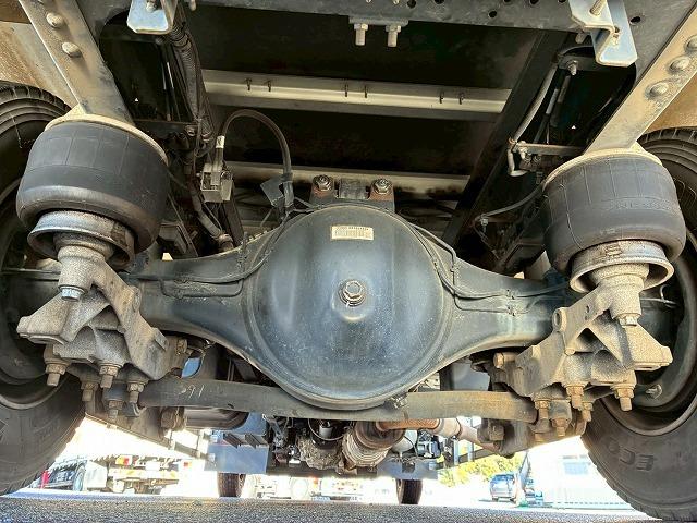 フォワード 　車検整備付　令和８年３月迄　Ｈ２２年式　いすゞ　アルミウイング　ワンオーナー　フルキャブ　ベッド付き　後輪エアサス　日本フルハーフ　６２００　標準幅　６速　ＭＴ　マニュアル　４ｔ　８ｔ　中型（72枚目）