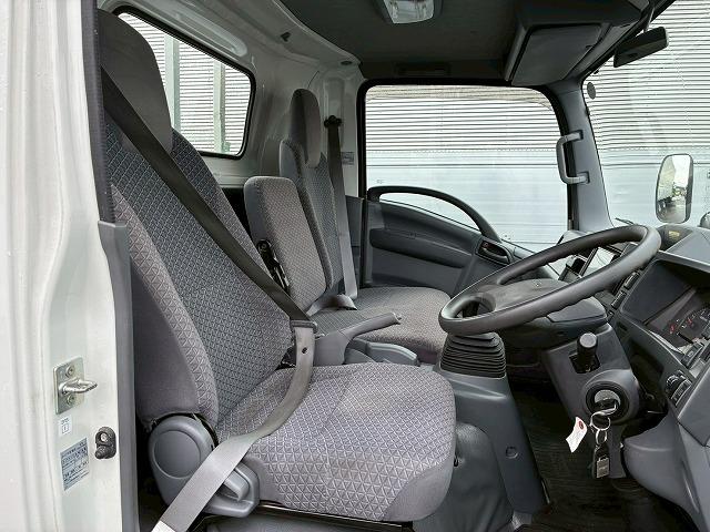 エルフトラック 　車検整備付　令和８年６月迄　Ｒ１年式　令和元年式　いすゞ　平ボディ　ワイド　超ロング　５Ｍボディ　３トン積載　１５０馬力　６速　ＭＴ　マニュアル　３ｔ　６ｔ　小型　キャブオーバー（23枚目）