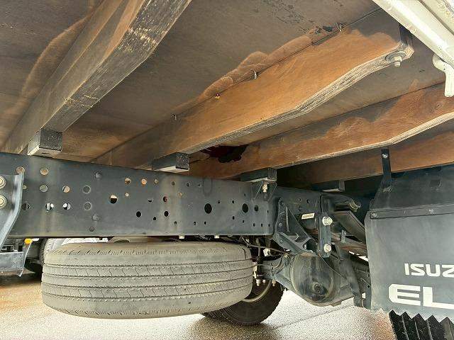 エルフトラック 　車検整備付　令和８年６月迄　Ｒ１年式　令和元年式　いすゞ　平ボディ　ワイド　超ロング　５Ｍボディ　３トン積載　１５０馬力　６速　ＭＴ　マニュアル　３ｔ　６ｔ　小型　キャブオーバー（52枚目）