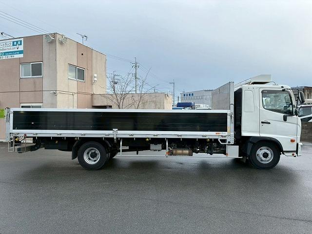 ヒノレンジャー 　Ｈ３０年式　日野　アルミブロック　フルキャブ　ベッド付き　６２００　フルワイド　トランテックス　３．６トン積載　６速　ＭＴ　マニュアル　４ｔ　８ｔ　中型　平ボディ（12枚目）
