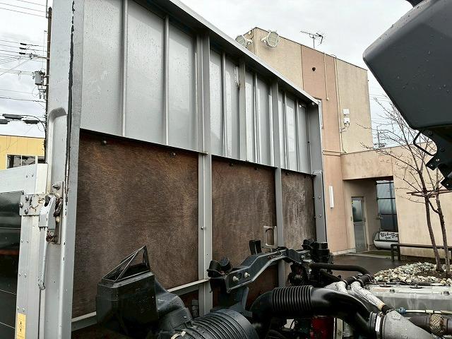 ヒノレンジャー 　Ｈ３０年式　日野　アルミブロック　フルキャブ　ベッド付き　６２００　フルワイド　トランテックス　３．６トン積載　６速　ＭＴ　マニュアル　４ｔ　８ｔ　中型　平ボディ（14枚目）