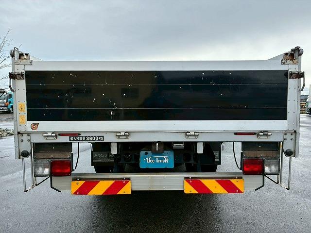 ヒノレンジャー 　Ｈ３０年式　日野　アルミブロック　フルキャブ　ベッド付き　６２００　フルワイド　トランテックス　３．６トン積載　６速　ＭＴ　マニュアル　４ｔ　８ｔ　中型　平ボディ（16枚目）