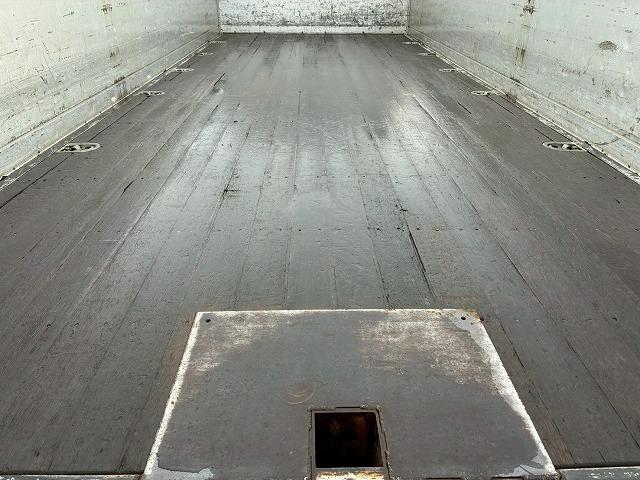 ヒノレンジャー 　Ｈ３０年式　日野　アルミブロック　フルキャブ　ベッド付き　６２００　フルワイド　トランテックス　３．６トン積載　６速　ＭＴ　マニュアル　４ｔ　８ｔ　中型　平ボディ（18枚目）