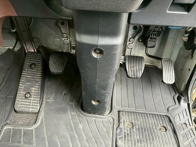 ヒノレンジャー 　Ｈ３０年式　日野　アルミブロック　フルキャブ　ベッド付き　６２００　フルワイド　トランテックス　３．６トン積載　６速　ＭＴ　マニュアル　４ｔ　８ｔ　中型　平ボディ（30枚目）