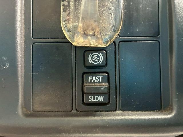 ヒノレンジャー 　Ｈ３０年式　日野　アルミブロック　フルキャブ　ベッド付き　６２００　フルワイド　トランテックス　３．６トン積載　６速　ＭＴ　マニュアル　４ｔ　８ｔ　中型　平ボディ（35枚目）