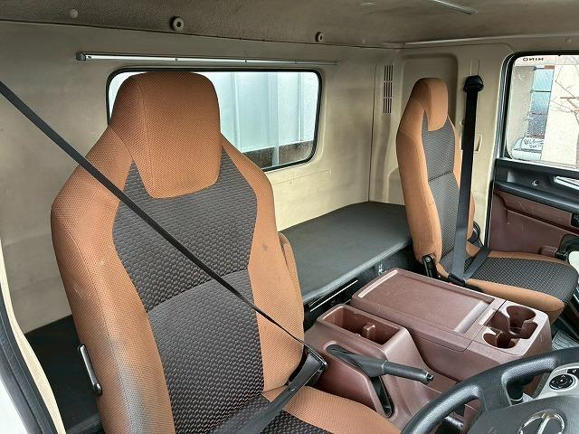 ヒノレンジャー 　Ｈ３０年式　日野　アルミブロック　フルキャブ　ベッド付き　６２００　フルワイド　トランテックス　３．６トン積載　６速　ＭＴ　マニュアル　４ｔ　８ｔ　中型　平ボディ（39枚目）