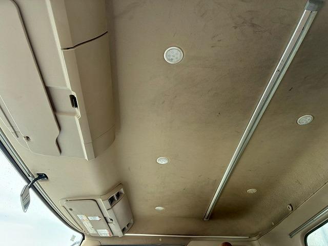 ヒノレンジャー 　Ｈ３０年式　日野　アルミブロック　フルキャブ　ベッド付き　６２００　フルワイド　トランテックス　３．６トン積載　６速　ＭＴ　マニュアル　４ｔ　８ｔ　中型　平ボディ（42枚目）