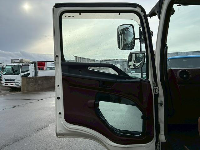 ヒノレンジャー 　Ｈ３０年式　日野　アルミブロック　フルキャブ　ベッド付き　６２００　フルワイド　トランテックス　３．６トン積載　６速　ＭＴ　マニュアル　４ｔ　８ｔ　中型　平ボディ（46枚目）