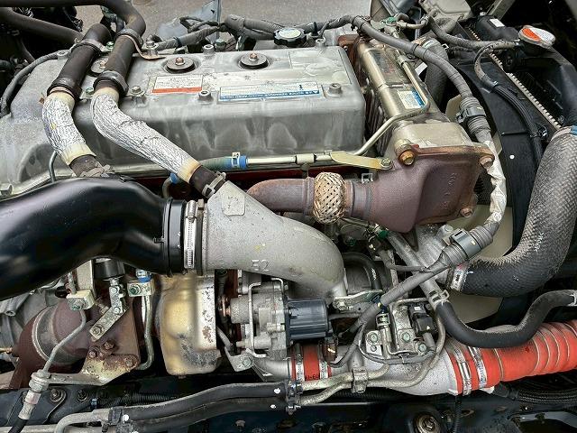 ヒノレンジャー 　Ｈ３０年式　日野　アルミブロック　フルキャブ　ベッド付き　６２００　フルワイド　トランテックス　３．６トン積載　６速　ＭＴ　マニュアル　４ｔ　８ｔ　中型　平ボディ（47枚目）