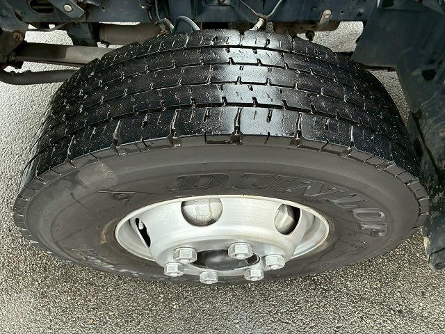 ヒノレンジャー 　Ｈ３０年式　日野　アルミブロック　フルキャブ　ベッド付き　６２００　フルワイド　トランテックス　３．６トン積載　６速　ＭＴ　マニュアル　４ｔ　８ｔ　中型　平ボディ（49枚目）