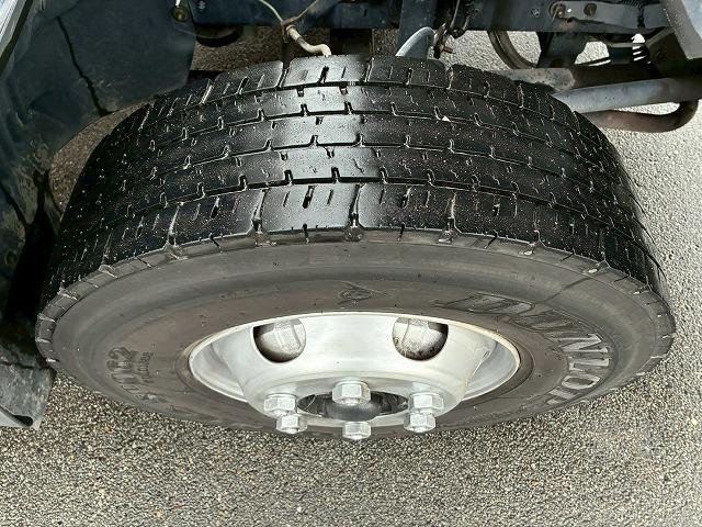 ヒノレンジャー 　Ｈ３０年式　日野　アルミブロック　フルキャブ　ベッド付き　６２００　フルワイド　トランテックス　３．６トン積載　６速　ＭＴ　マニュアル　４ｔ　８ｔ　中型　平ボディ（50枚目）