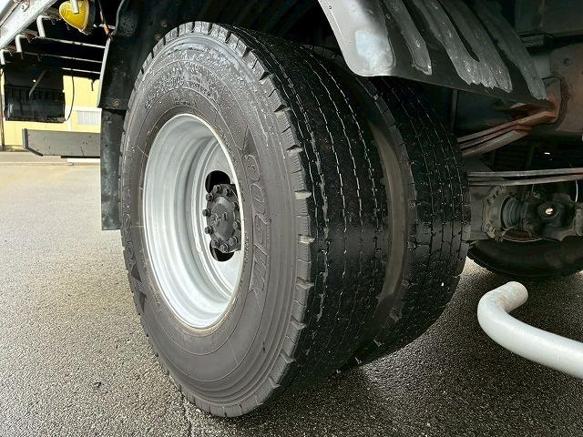 ヒノレンジャー 　Ｈ３０年式　日野　アルミブロック　フルキャブ　ベッド付き　６２００　フルワイド　トランテックス　３．６トン積載　６速　ＭＴ　マニュアル　４ｔ　８ｔ　中型　平ボディ（51枚目）