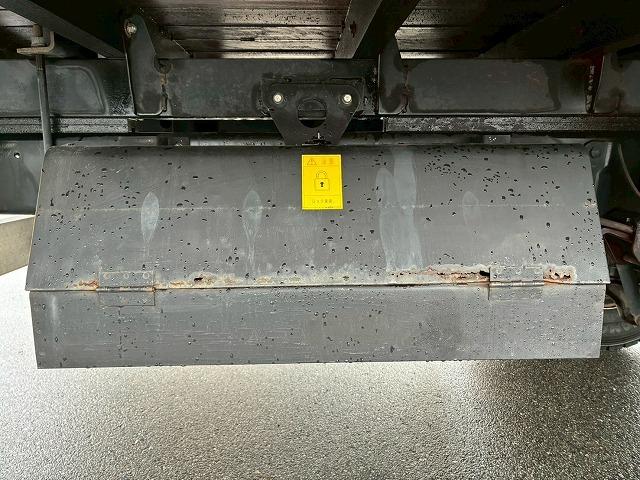 ヒノレンジャー 　Ｈ３０年式　日野　アルミブロック　フルキャブ　ベッド付き　６２００　フルワイド　トランテックス　３．６トン積載　６速　ＭＴ　マニュアル　４ｔ　８ｔ　中型　平ボディ（56枚目）