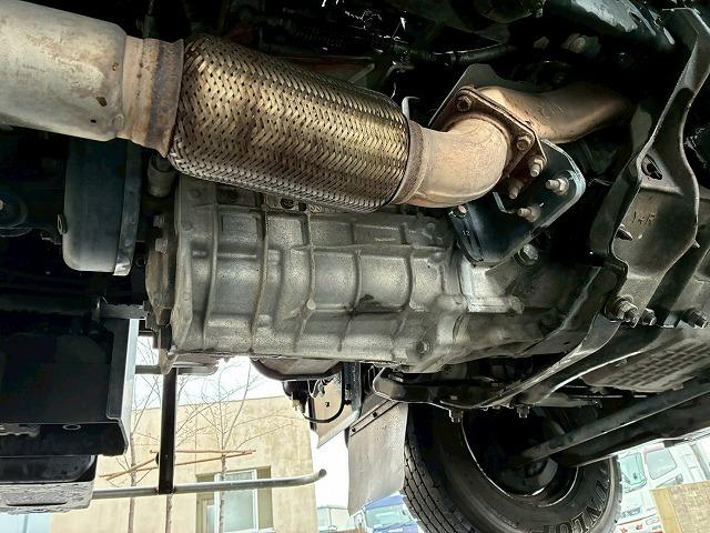 ヒノレンジャー 　Ｈ３０年式　日野　アルミブロック　フルキャブ　ベッド付き　６２００　フルワイド　トランテックス　３．６トン積載　６速　ＭＴ　マニュアル　４ｔ　８ｔ　中型　平ボディ（61枚目）