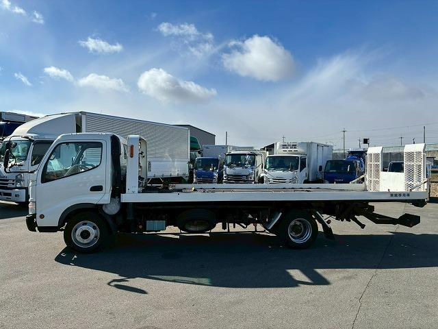 トヨエース 　車検整備付　令和８年９月迄　Ｈ１７年式　トヨタ　ＴＯＹＯＴＡ　セーフティローダー　ワイド　超超ロング　極東開発工業　フラトップ　ラジコン　ウインチ　６速　ＭＴ　マニュアル　３ｔ　７．５ｔ　小型（12枚目）