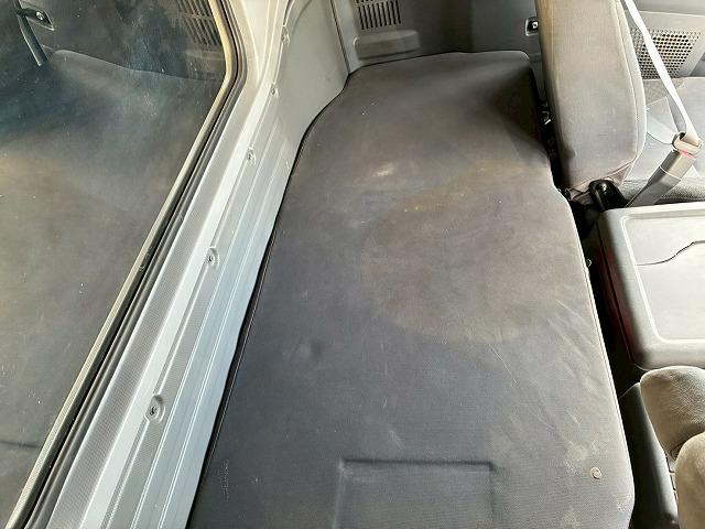 フォワード 　車検整備付　令和８年９月迄　Ｈ２２　いすゞ　増トン　４段セルフクレーン　フルキャブ　ベッド付き　タダノ　ＴＡＤＡＮＯ　ロングジャッキ　ハイジャッキ　ウインチ　ラジコン　フックイン　２６０馬力（53枚目）