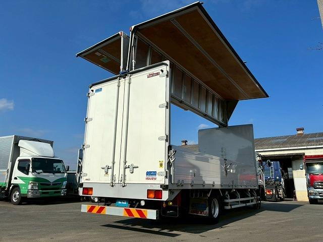 フォワード 　保証対象車両　車検整備付　Ｈ２９年式　いすゞ　アルミウイング　６２００　フルワイド　フルキャブ　ベッド付き　後輪エアサス　２４０馬力　６速　ＭＴ　マニュアル　４ｔ　８ｔ　中型　バン　箱車（10枚目）