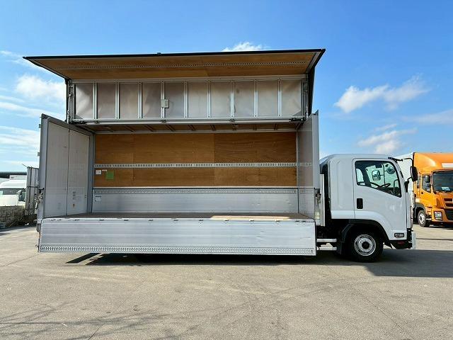 フォワード 　保証対象車両　車検整備付　Ｈ２９年式　いすゞ　アルミウイング　６２００　フルワイド　フルキャブ　ベッド付き　後輪エアサス　２４０馬力　６速　ＭＴ　マニュアル　４ｔ　８ｔ　中型　バン　箱車（21枚目）