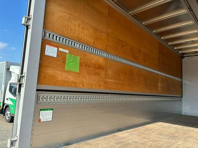 フォワード 　保証対象車両　車検整備付　Ｈ２９年式　いすゞ　アルミウイング　６２００　フルワイド　フルキャブ　ベッド付き　後輪エアサス　２４０馬力　６速　ＭＴ　マニュアル　４ｔ　８ｔ　中型　バン　箱車（22枚目）