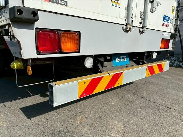 フォワード 　保証対象車両　車検整備付　Ｈ２９年式　いすゞ　アルミウイング　６２００　フルワイド　フルキャブ　ベッド付き　後輪エアサス　２４０馬力　６速　ＭＴ　マニュアル　４ｔ　８ｔ　中型　バン　箱車（27枚目）