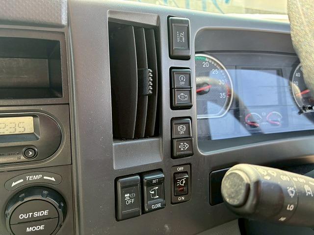 フォワード 　保証対象車両　車検整備付　Ｈ２９年式　いすゞ　アルミウイング　６２００　フルワイド　フルキャブ　ベッド付き　後輪エアサス　２４０馬力　６速　ＭＴ　マニュアル　４ｔ　８ｔ　中型　バン　箱車（39枚目）