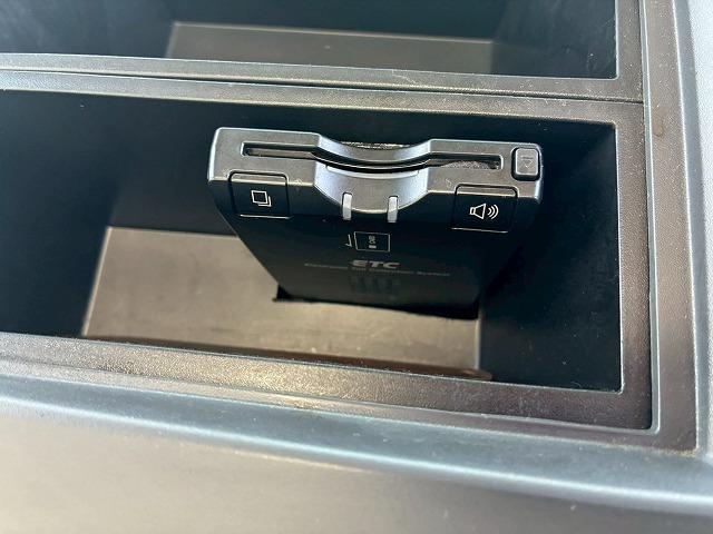 フォワード 　保証対象車両　車検整備付　Ｈ２９年式　いすゞ　アルミウイング　６２００　フルワイド　フルキャブ　ベッド付き　後輪エアサス　２４０馬力　６速　ＭＴ　マニュアル　４ｔ　８ｔ　中型　バン　箱車（41枚目）