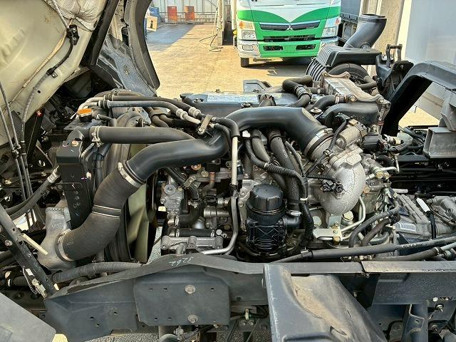 フォワード 　保証対象車両　車検整備付　Ｈ２９年式　いすゞ　アルミウイング　６２００　フルワイド　フルキャブ　ベッド付き　後輪エアサス　２４０馬力　６速　ＭＴ　マニュアル　４ｔ　８ｔ　中型　バン　箱車（48枚目）