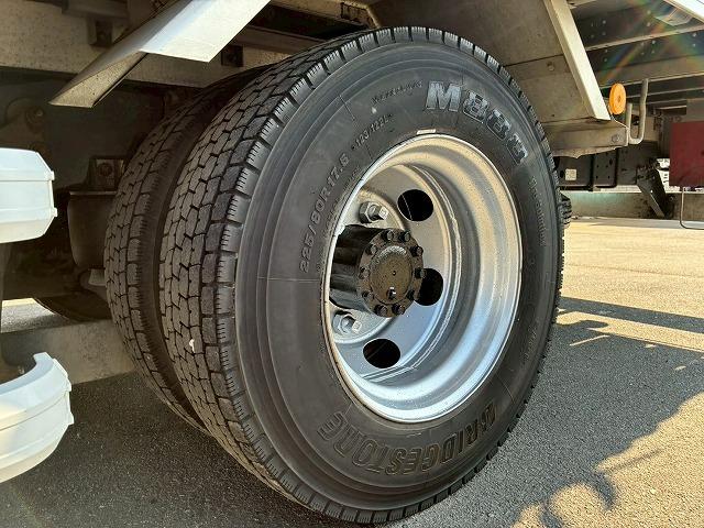 フォワード 　保証対象車両　車検整備付　Ｈ２９年式　いすゞ　アルミウイング　６２００　フルワイド　フルキャブ　ベッド付き　後輪エアサス　２４０馬力　６速　ＭＴ　マニュアル　４ｔ　８ｔ　中型　バン　箱車（52枚目）