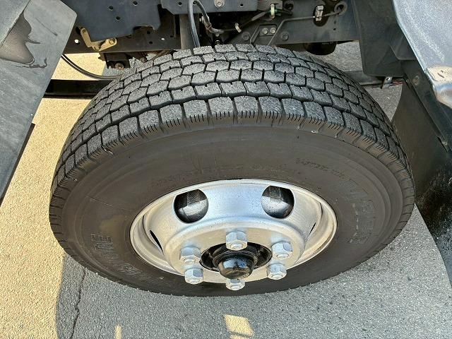 フォワード 　保証対象車両　車検整備付　Ｈ２９年式　いすゞ　アルミウイング　６２００　フルワイド　フルキャブ　ベッド付き　後輪エアサス　２４０馬力　６速　ＭＴ　マニュアル　４ｔ　８ｔ　中型　バン　箱車（53枚目）