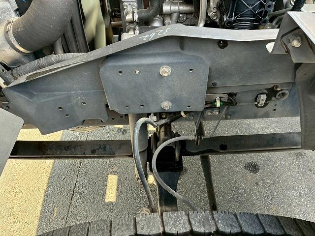 フォワード 　保証対象車両　車検整備付　Ｈ２９年式　いすゞ　アルミウイング　６２００　フルワイド　フルキャブ　ベッド付き　後輪エアサス　２４０馬力　６速　ＭＴ　マニュアル　４ｔ　８ｔ　中型　バン　箱車（56枚目）