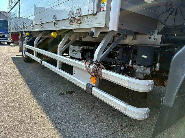 フォワード 　保証対象車両　車検整備付　Ｈ２９年式　いすゞ　アルミウイング　６２００　フルワイド　フルキャブ　ベッド付き　後輪エアサス　２４０馬力　６速　ＭＴ　マニュアル　４ｔ　８ｔ　中型　バン　箱車（59枚目）