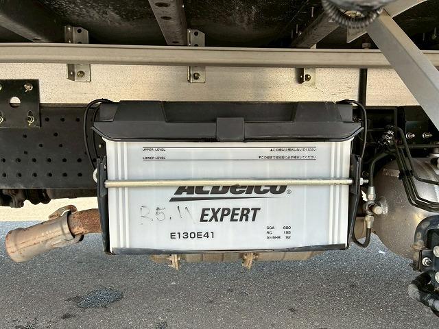 フォワード 　保証対象車両　車検整備付　Ｈ２９年式　いすゞ　アルミウイング　６２００　フルワイド　フルキャブ　ベッド付き　後輪エアサス　２４０馬力　６速　ＭＴ　マニュアル　４ｔ　８ｔ　中型　バン　箱車（62枚目）