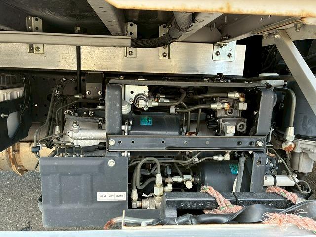 フォワード 　保証対象車両　車検整備付　Ｈ２９年式　いすゞ　アルミウイング　６２００　フルワイド　フルキャブ　ベッド付き　後輪エアサス　２４０馬力　６速　ＭＴ　マニュアル　４ｔ　８ｔ　中型　バン　箱車（63枚目）