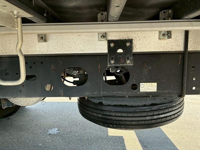 フォワード 　保証対象車両　車検整備付　Ｈ２９年式　いすゞ　アルミウイング　６２００　フルワイド　フルキャブ　ベッド付き　後輪エアサス　２４０馬力　６速　ＭＴ　マニュアル　４ｔ　８ｔ　中型　バン　箱車（68枚目）