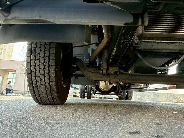 フォワード 　保証対象車両　車検整備付　Ｈ２９年式　いすゞ　アルミウイング　６２００　フルワイド　フルキャブ　ベッド付き　後輪エアサス　２４０馬力　６速　ＭＴ　マニュアル　４ｔ　８ｔ　中型　バン　箱車（69枚目）