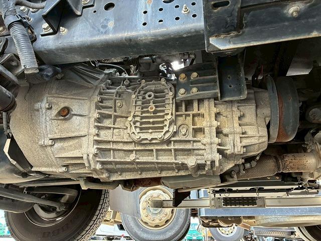 フォワード 　保証対象車両　車検整備付　Ｈ２９年式　いすゞ　アルミウイング　６２００　フルワイド　フルキャブ　ベッド付き　後輪エアサス　２４０馬力　６速　ＭＴ　マニュアル　４ｔ　８ｔ　中型　バン　箱車（73枚目）