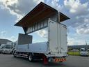 　保証対象車　Ｈ３０年式　いすゞ　アルミウイング　フルキャブ　ベッド付き　後輪エアサス　６２００　標準幅　日本フルハーフ　ラッシング　２１０馬力　６速　ＭＴ　マニュアル　４ｔ　８ｔ　中型　バン　箱車（10枚目）