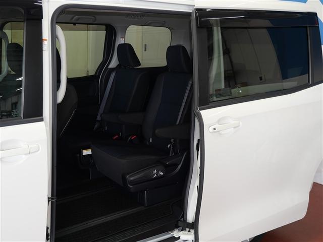 ヴォクシー X フルセグ メモリーナビ DVD再生 ミュージックプレイヤー接続可 バックカメラ 衝突被害軽減システム ETC 電動スライドドア LEDヘッドランプ ウオークスルー 乗車定員7人 3列シート(18枚目)