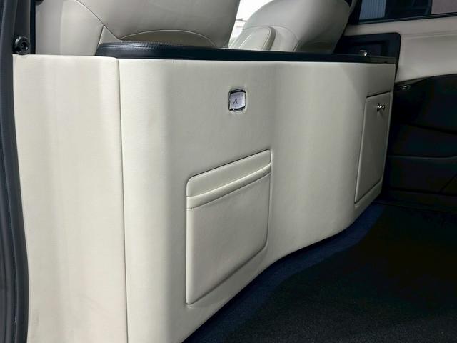 エルグランド ＶＩＰ　（禁煙車）（後期型）（ＶＩＰ）（４人乗り）（両側電動スライドドア）（サンルーフ）（後席モニター）（メーカーナビ）（全方位カメラ）（エマージェンシーブレーキ）（ＢＯＳＥオーディオ）（純正１８インチＡＷ）（47枚目）