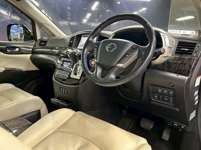 エルグランド ＶＩＰ　（禁煙車）（後期型）（ＶＩＰ）（４人乗り）（両側電動スライドドア）（サンルーフ）（後席モニター）（メーカーナビ）（全方位カメラ）（エマージェンシーブレーキ）（ＢＯＳＥオーディオ）（純正１８インチＡＷ）（55枚目）
