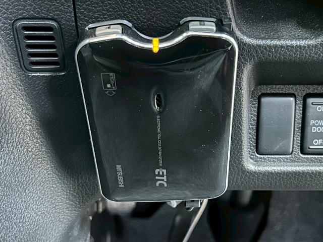セレナ ハイウェイスター　Ｓ－ハイブリッド　（禁煙車）（両側パワースライドドア）（社外ＳＤナビ）（クルーズコントロール）（ＥＴＣ）（ウォークスルー）（オートライト）（フルセグＴＶ）（スマートキー）（Ｂｌｕｅｔｏｏｔｈ）（純正１６インチＡＷ）（9枚目）