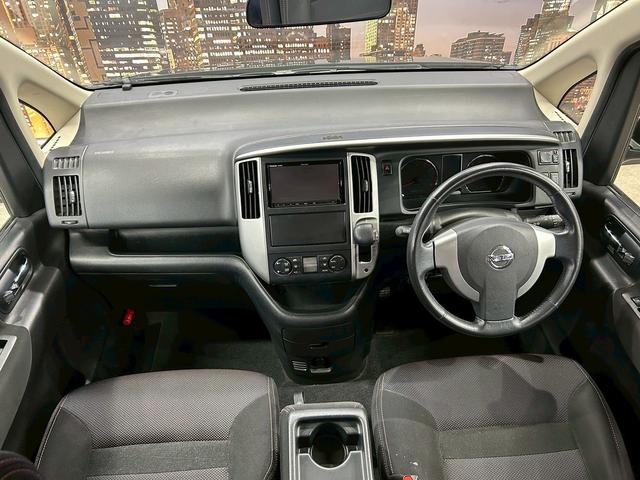 セレナ ハイウェイスター　Ｖセレクション　（禁煙車）（後期型）（４ＷＤ）（両側パワースライドドア）（ストラーダナビ）（ＥＴＣ）（ＨＩＤヘッドライト）（ウォークスルー）（Ｗエアコン）（ウィンカーミラー）（フォグライト）（純正１６インチＡＷ）（5枚目）