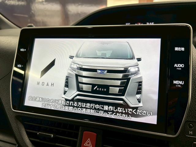 ノア Ｓｉ　ダブルバイビー　（禁煙車）（後期型）（８人乗り）（黒半革シート）（両側パワスラ）（純正ＳＤナビ）（バックカメラ）（クルコン）（プリクラッシュセーフティ）（クリアランスソナー）（ビルトインＥＴＣ）（純正１８インチＡＷ）（6枚目）