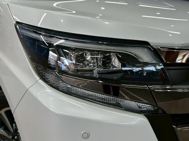 ノア Ｓｉ　ダブルバイビー　（禁煙車）（後期型）（８人乗り）（黒半革シート）（両側パワスラ）（純正ＳＤナビ）（バックカメラ）（クルコン）（プリクラッシュセーフティ）（クリアランスソナー）（ビルトインＥＴＣ）（純正１８インチＡＷ）（15枚目）
