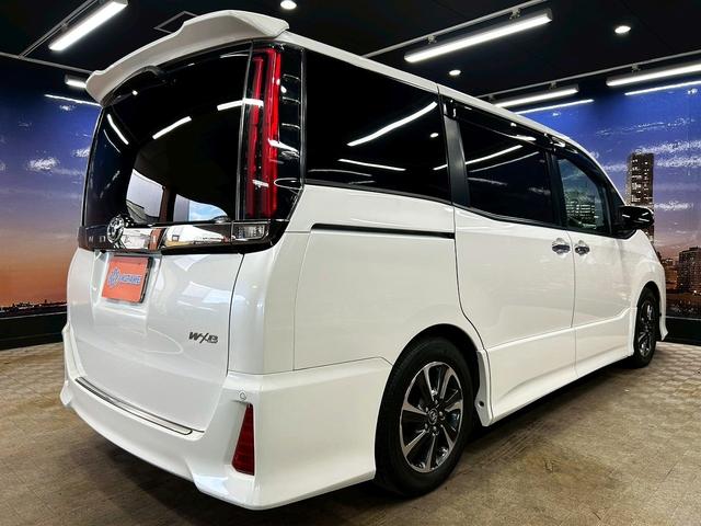 ノア Ｓｉ　ダブルバイビー　（禁煙車）（後期型）（８人乗り）（黒半革シート）（両側パワスラ）（純正ＳＤナビ）（バックカメラ）（クルコン）（プリクラッシュセーフティ）（クリアランスソナー）（ビルトインＥＴＣ）（純正１８インチＡＷ）（25枚目）