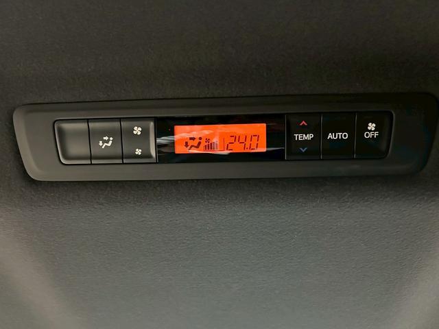 ノア Ｓｉ　ダブルバイビー　（禁煙車）（後期型）（８人乗り）（黒半革シート）（両側パワスラ）（純正ＳＤナビ）（バックカメラ）（クルコン）（プリクラッシュセーフティ）（クリアランスソナー）（ビルトインＥＴＣ）（純正１８インチＡＷ）（34枚目）